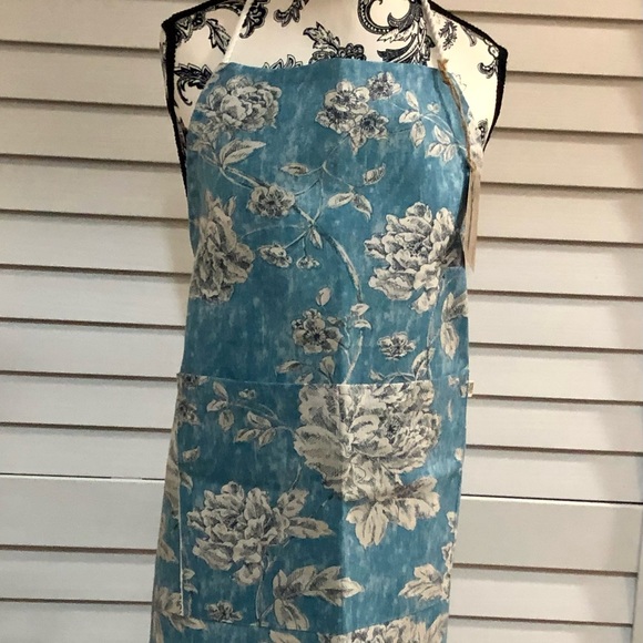 Andys Aprons - not so basic.  “Blue Roses” - Picture 1 of 5